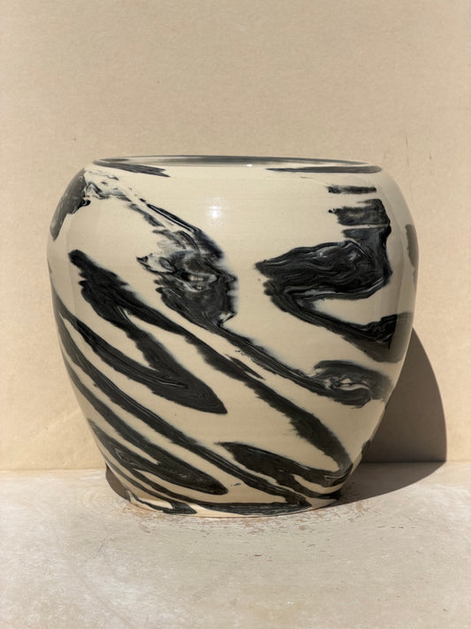 Black and White color Twist Up