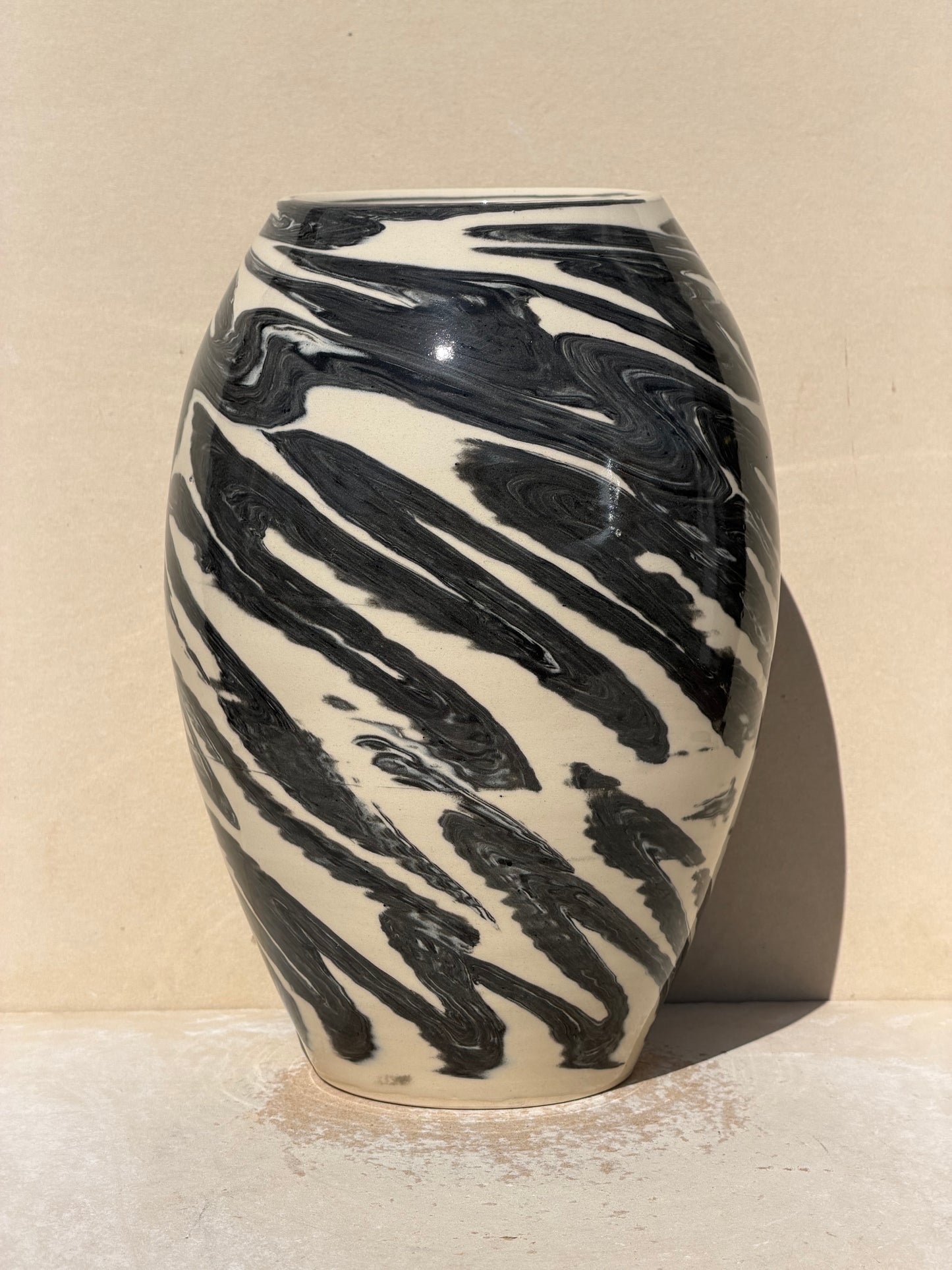 Black and White color Twist Up